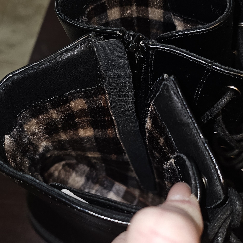 Sleek Black Lace-Up Combat Boots‎ - Picture 2 of 8